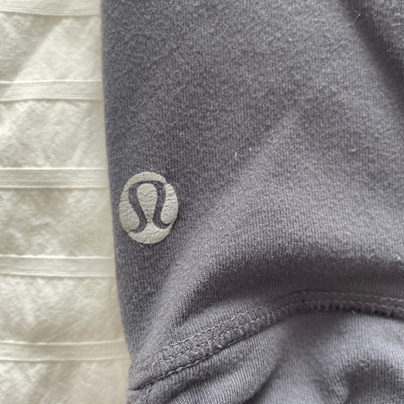 Luluemon Gray yoga crops. Size 4 Mesh layer at hem with drawstring to customize. - Picture 3 of 5